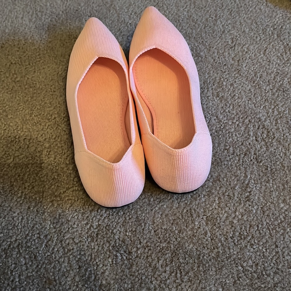 Pink shoes like Rothy’s - Picture 2 of 4